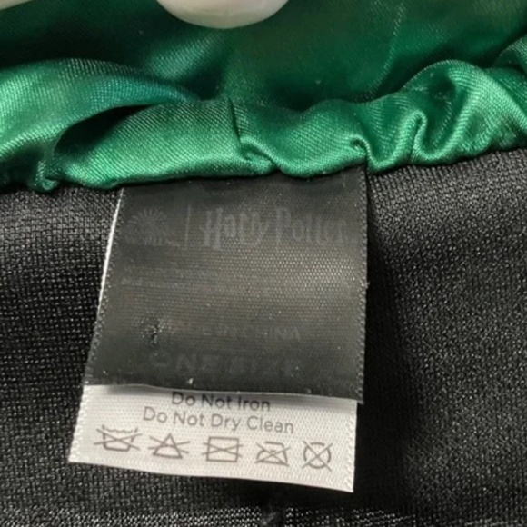 Harry Potter Slytherin Hooded Hogwarts’ Cape Adult One Size Black/Green - Picture 10 of 11